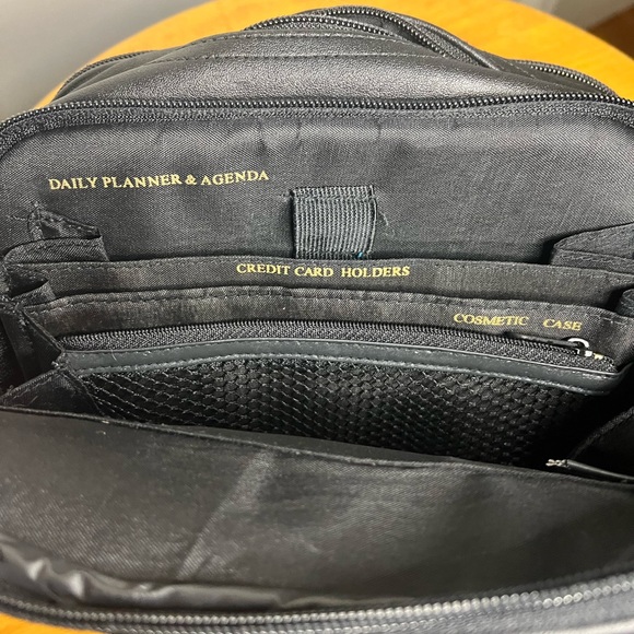 PINE MOUNTAIN Crossbody Organizer Black Weather Resistant - Picture 5 of 7